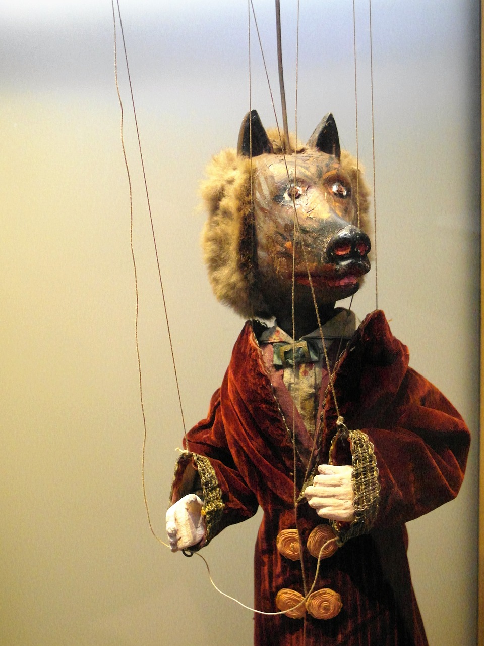 marionette wolf carton free photo