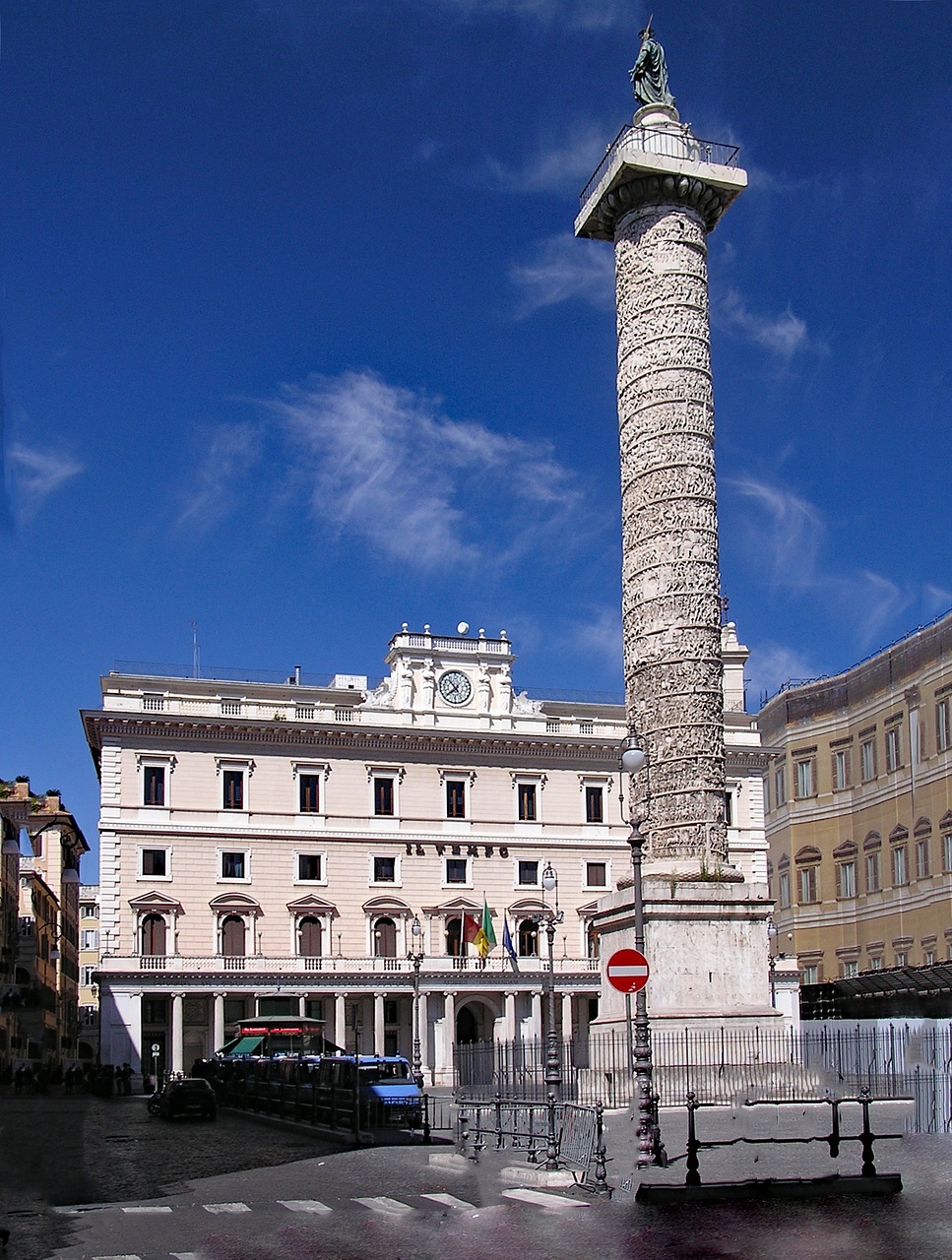 mark-aurel-pillar piazza colonna marcus pillar free photo