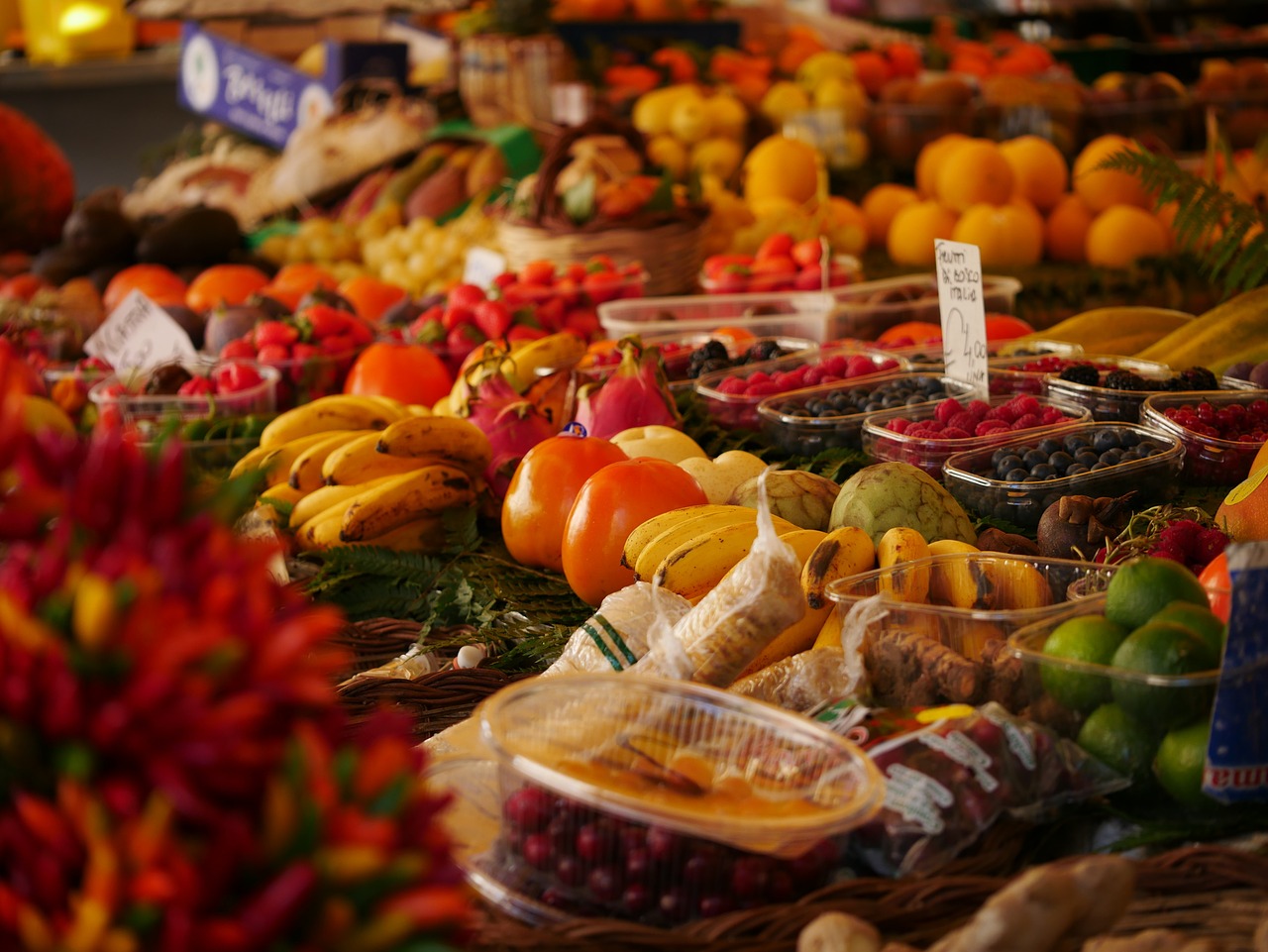 market fruit red free photo