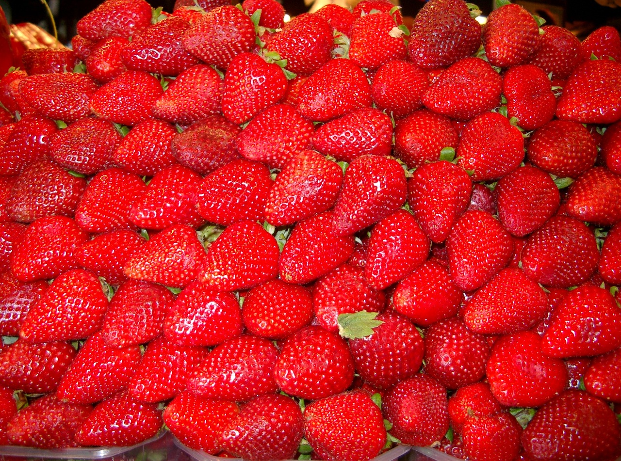 market strawberries taste free photo