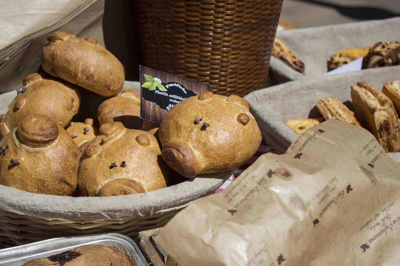 market bread little pigs free photo