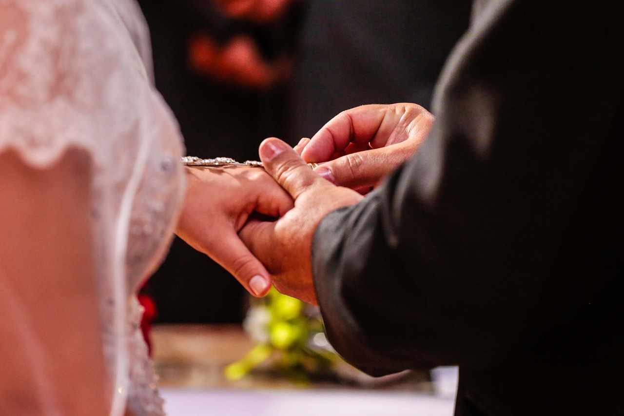 Download free photo of Marriage,union,alliance,exchange of rings,casal - from needpix.com