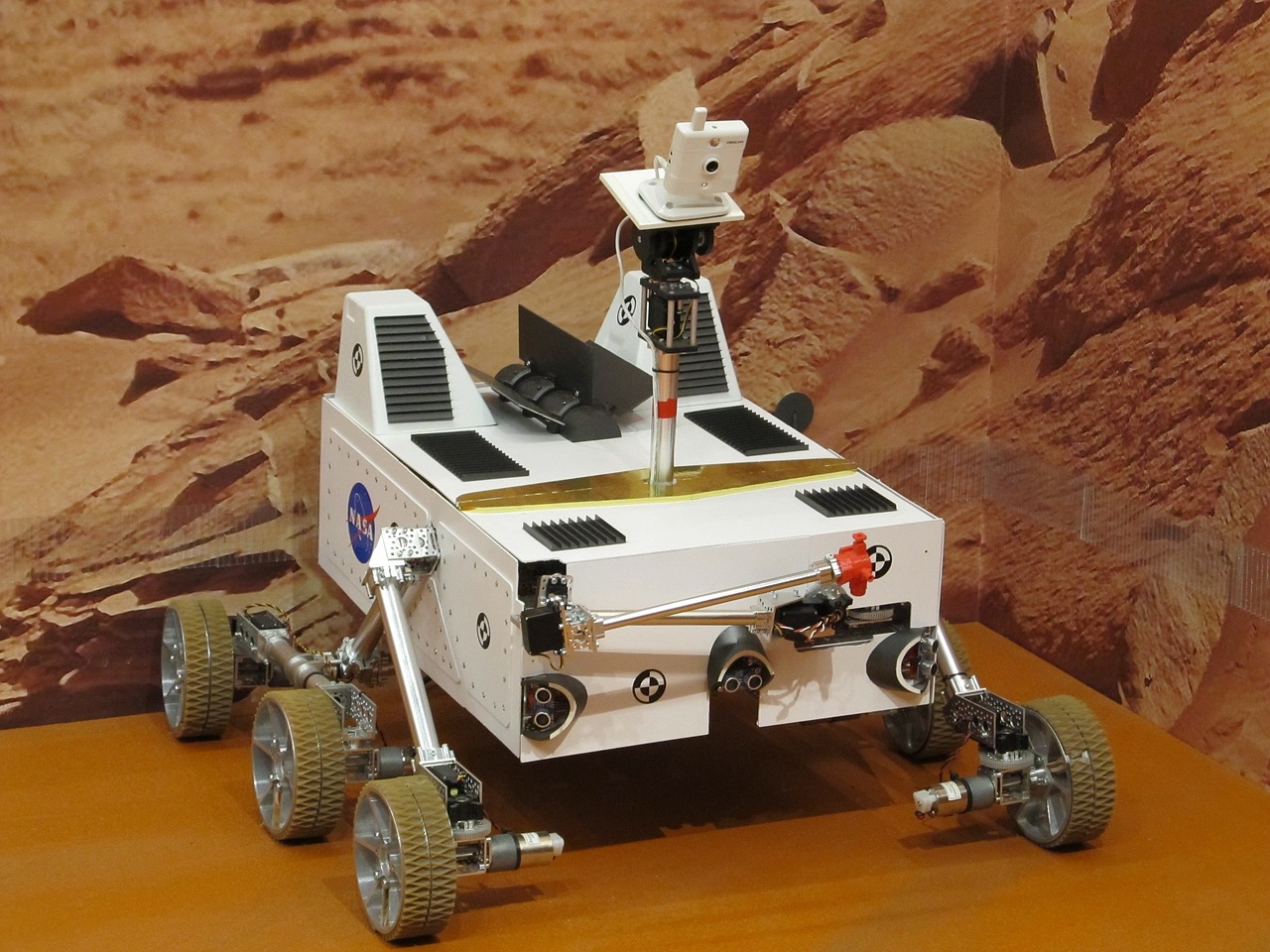 mars rover robot exhibit free photo