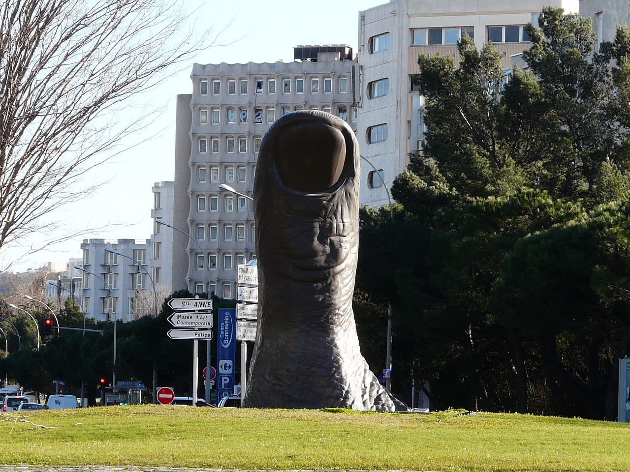 marseille finger caesar free photo