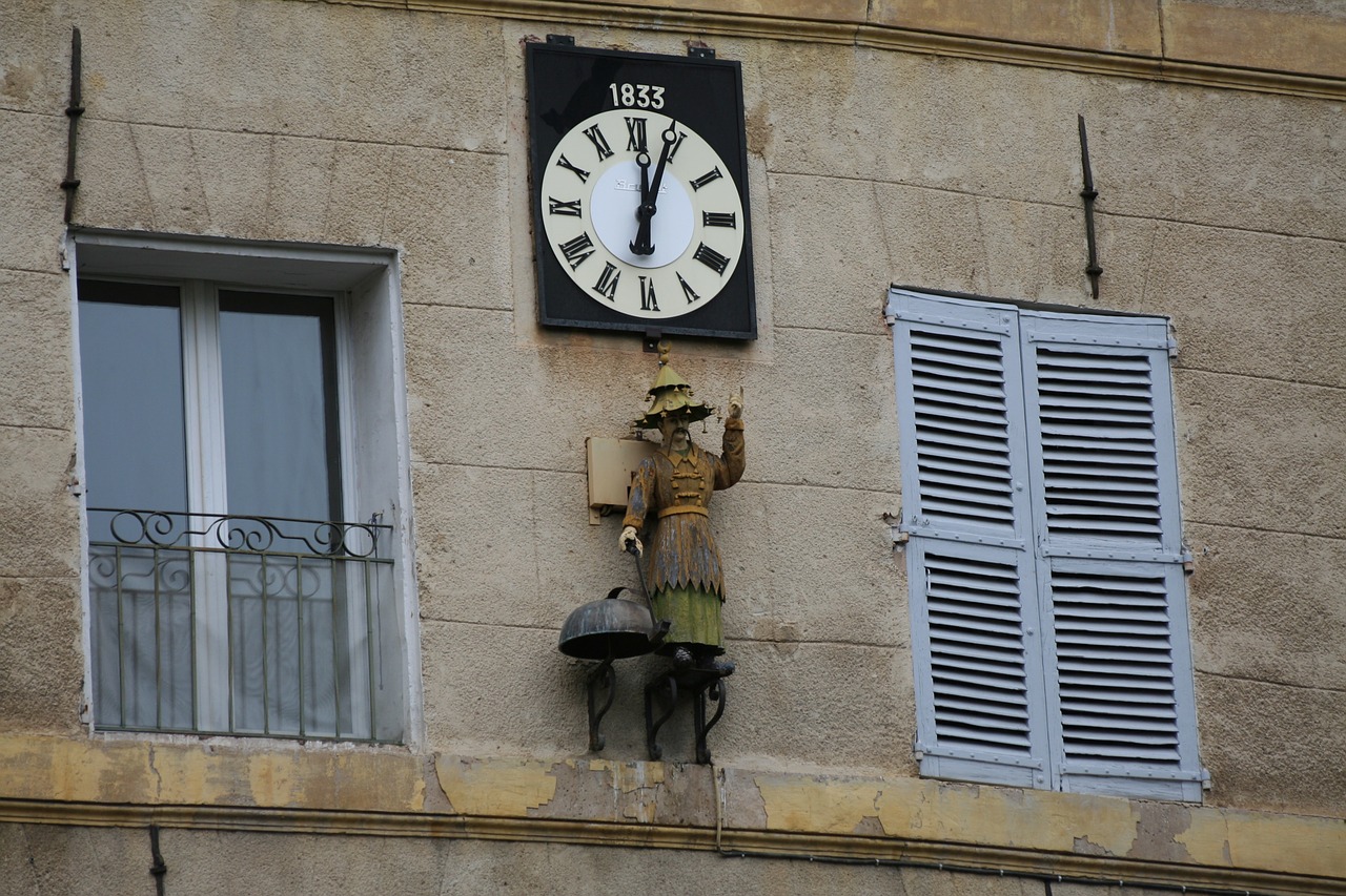 marseille particular window free photo