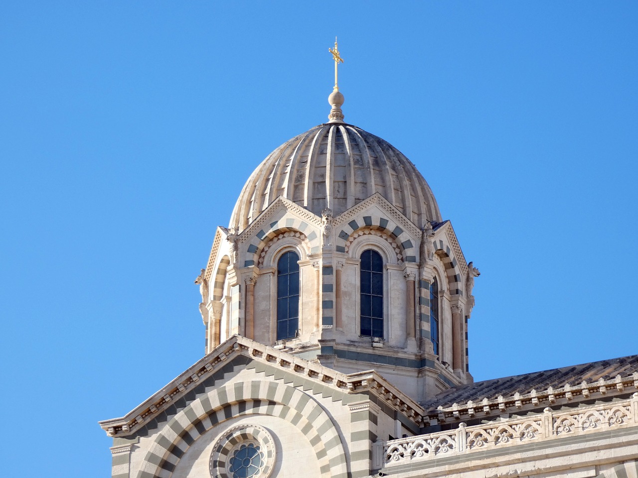 marseille  notre-dame-de-la-garde  good parent free photo