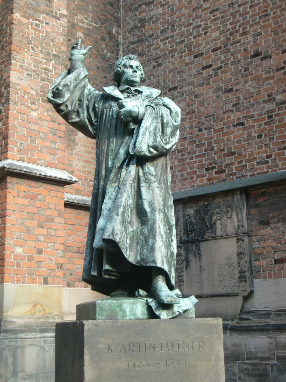 martin luther statue protestant free photo