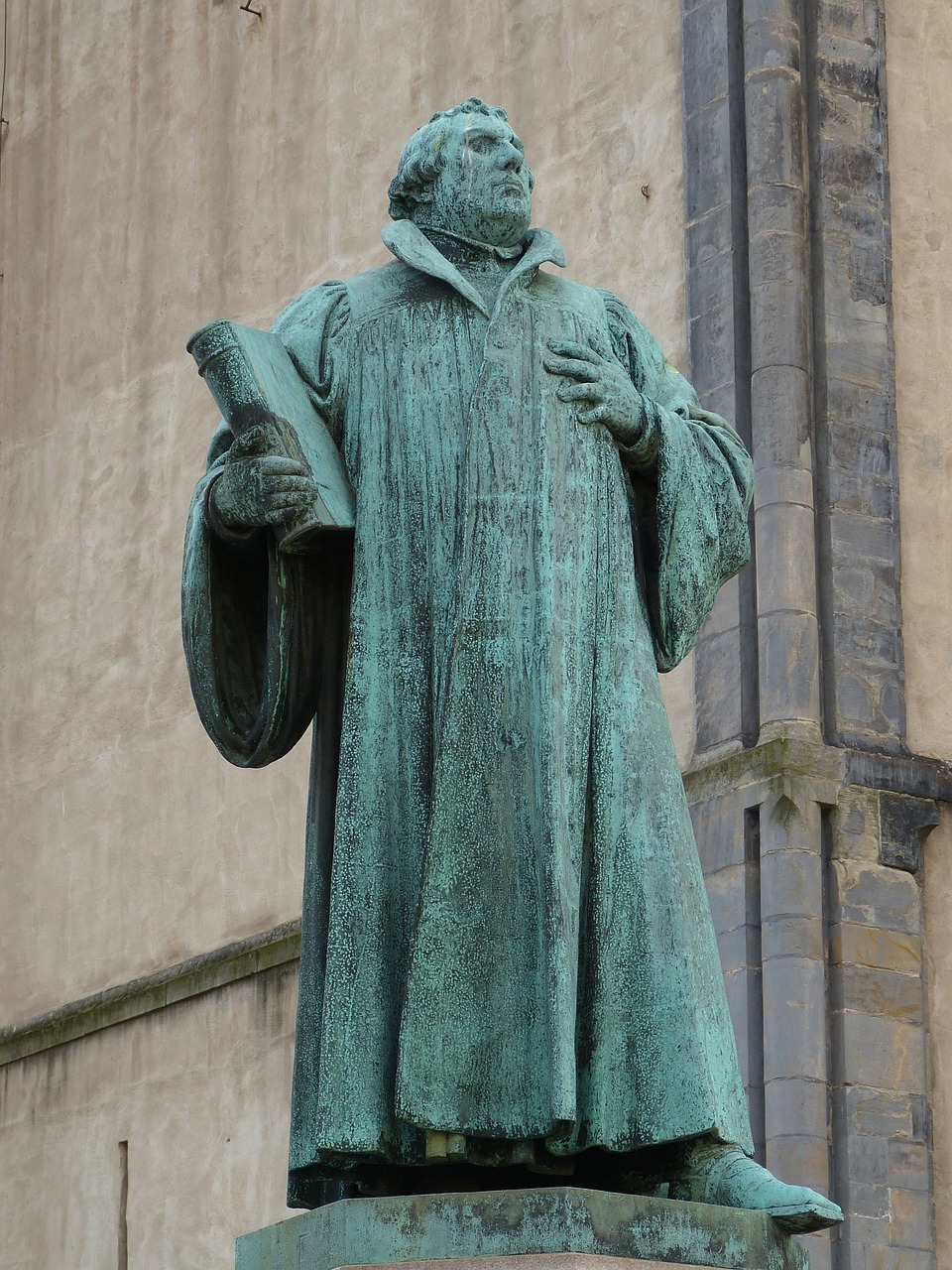 martin luther protestant statue free photo