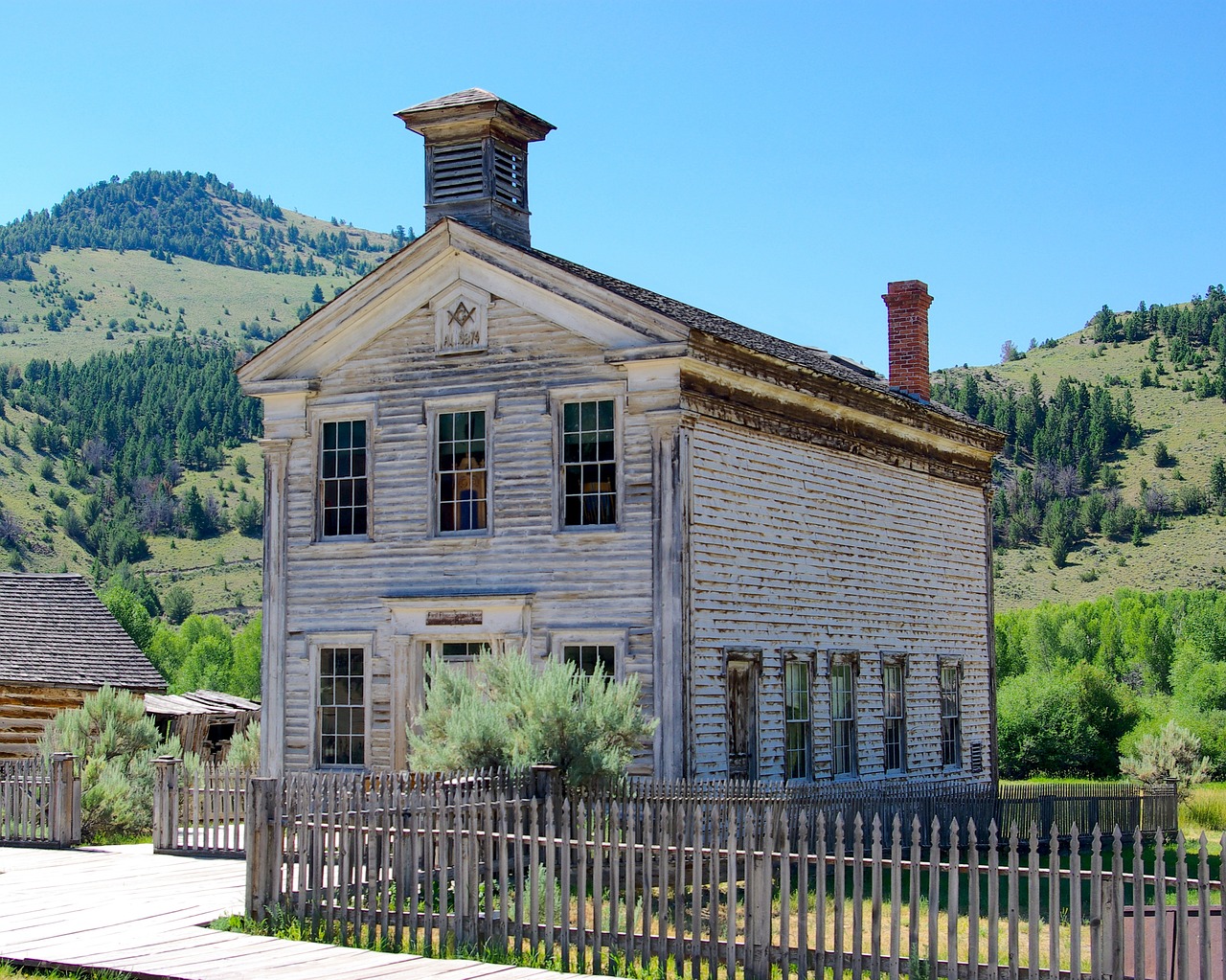 masonic lodge and schoolhouse  montana  bannack free photo