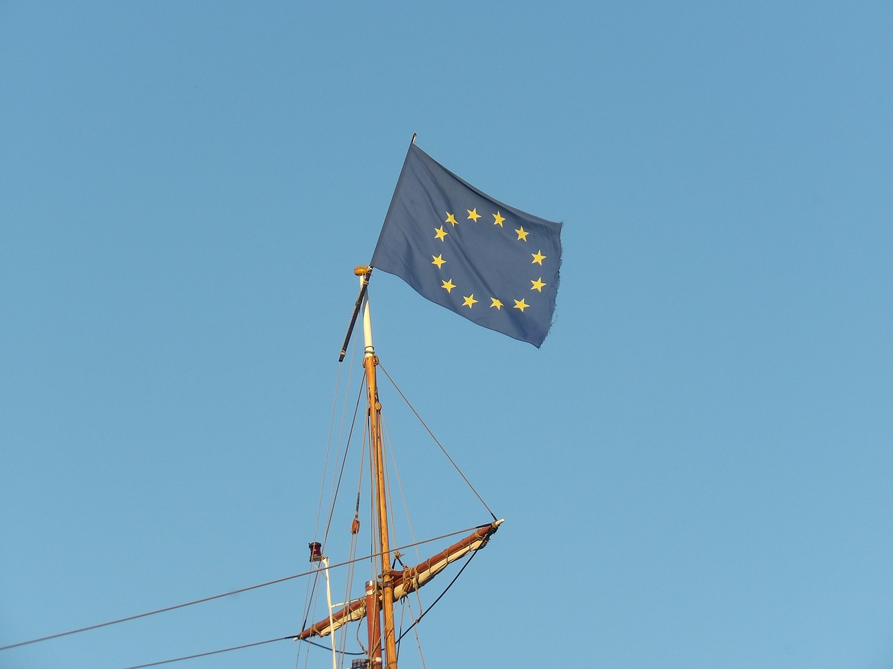 mast flag europe free photo