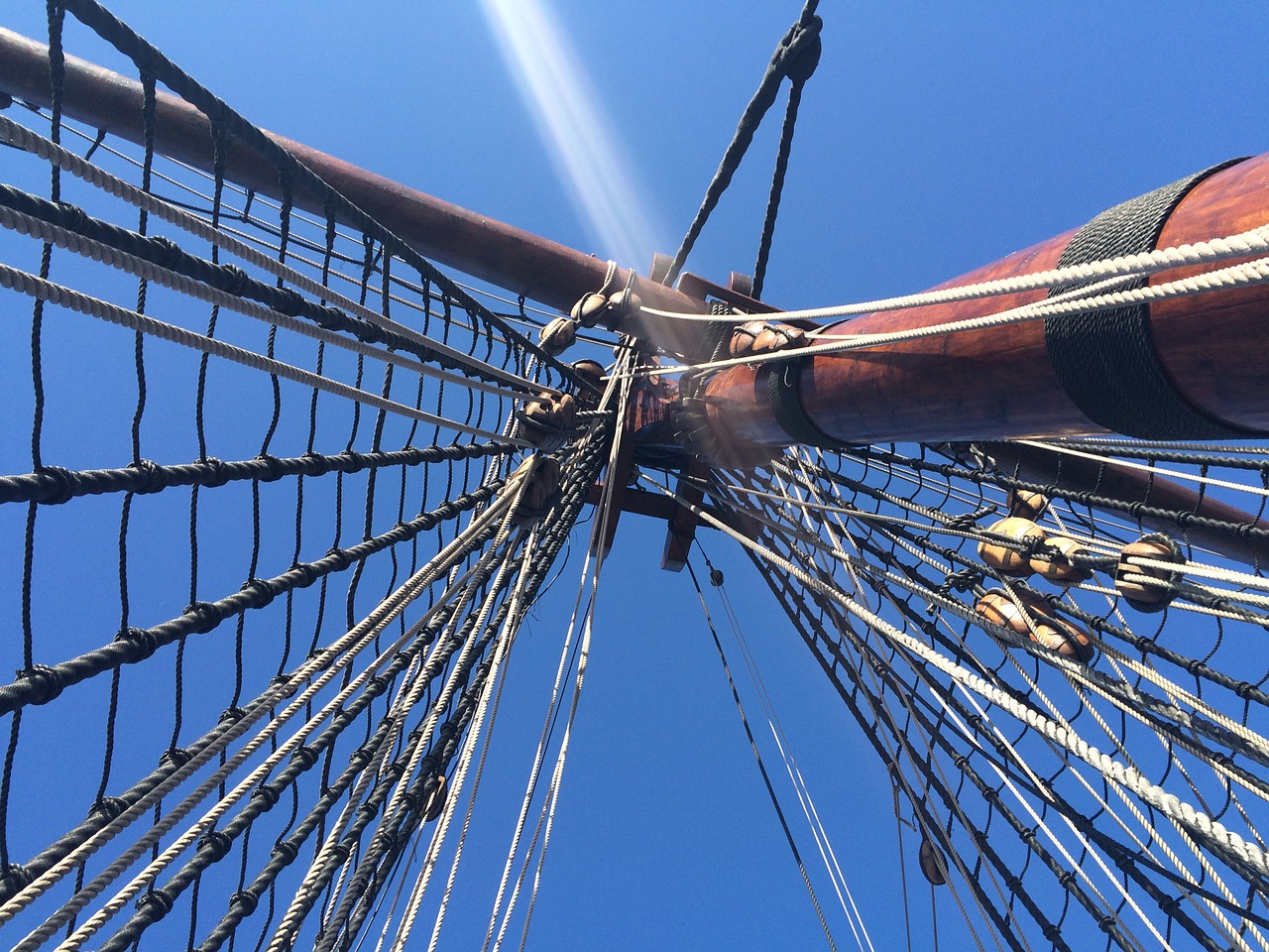 mast crow's nest sailing ship free photo