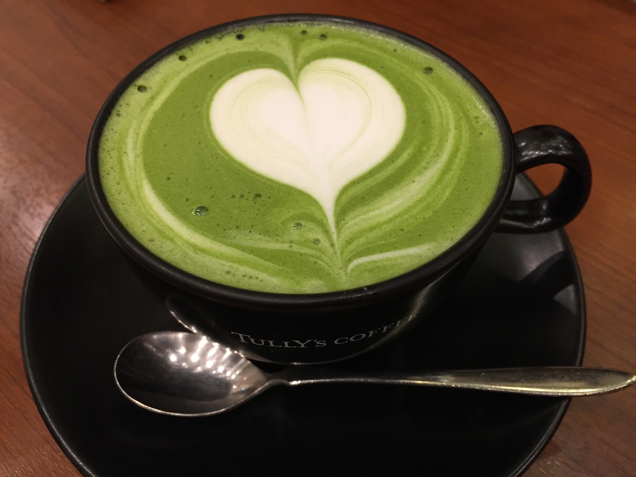 matcha green tea latté heart free photo
