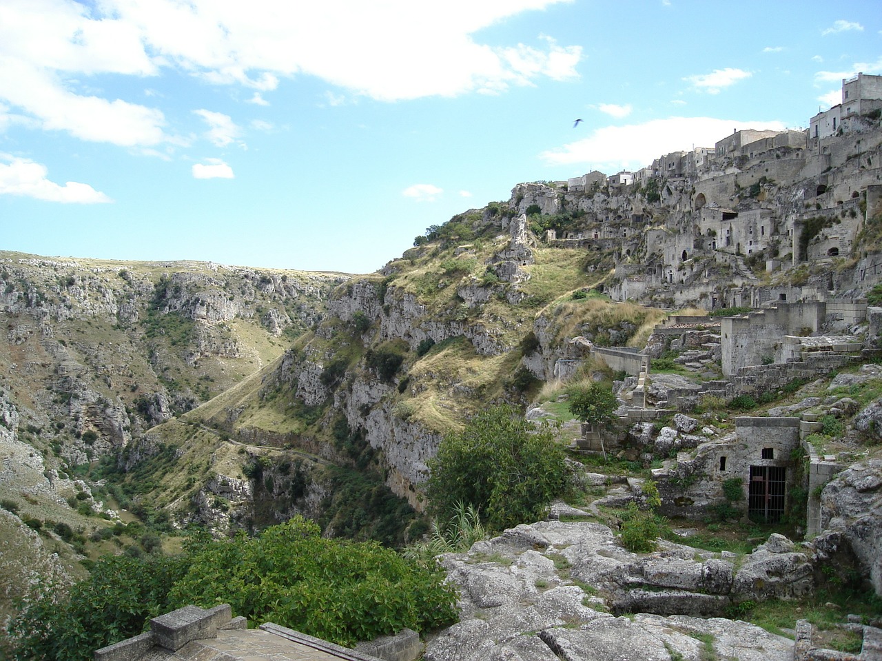 matera caves cave dwellings southern italy free photo