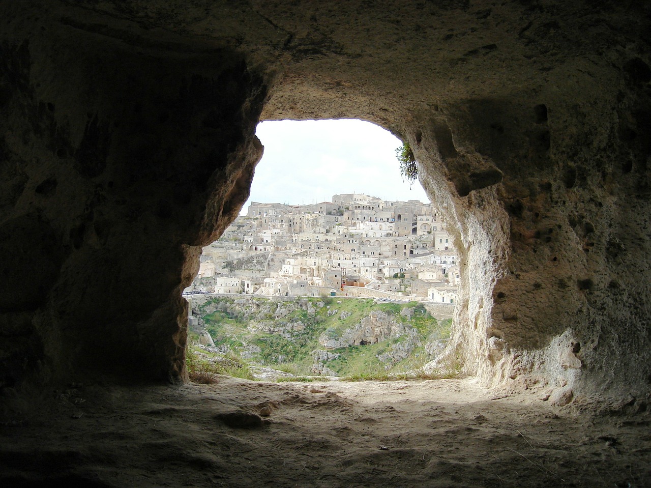 matera caves cave southern italy free photo