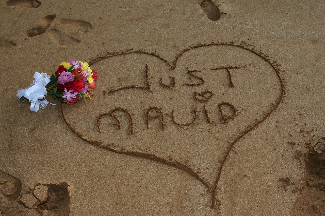 sand drawing just married free photo