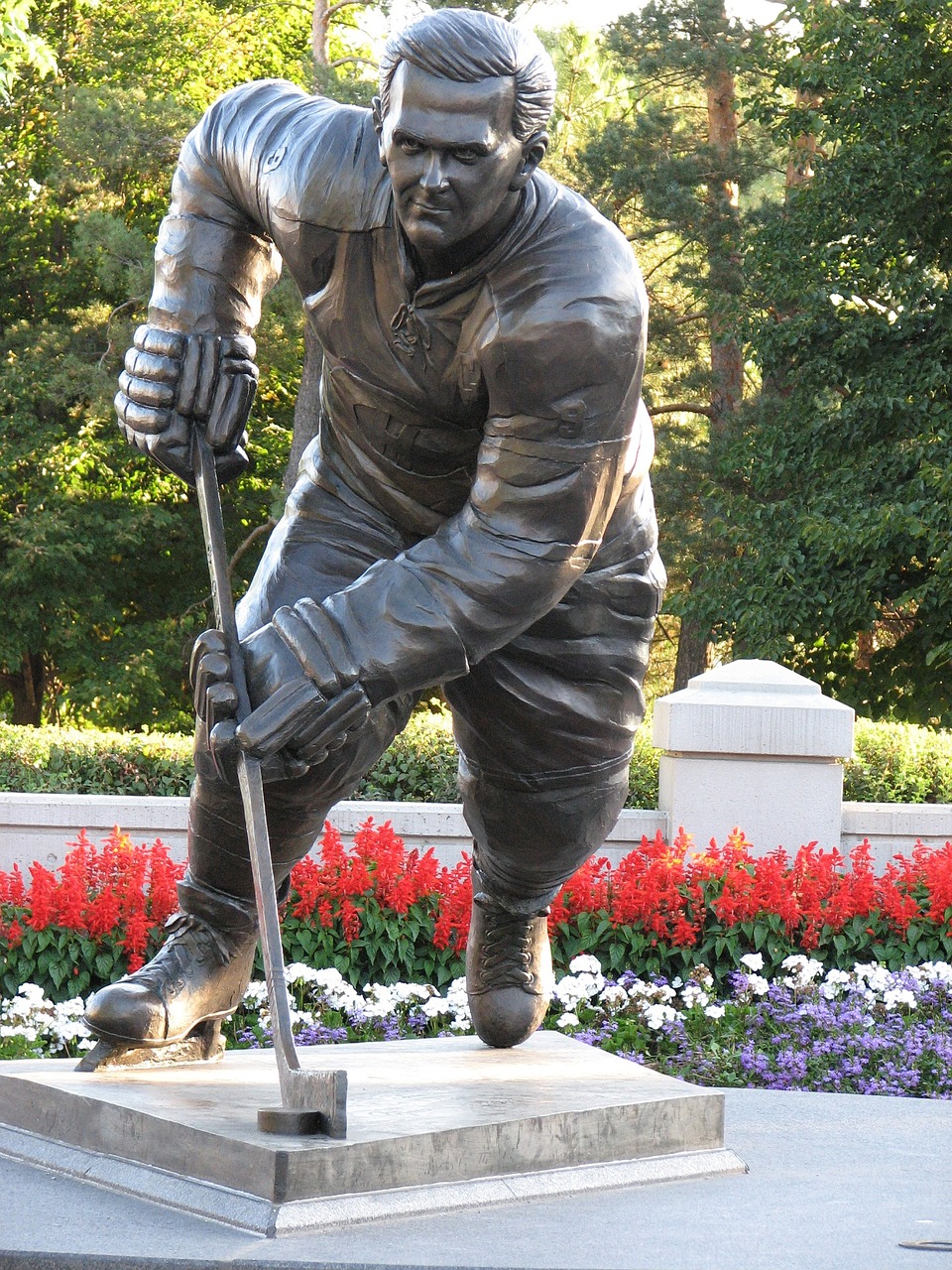 maurice richard statue hockey player free photo