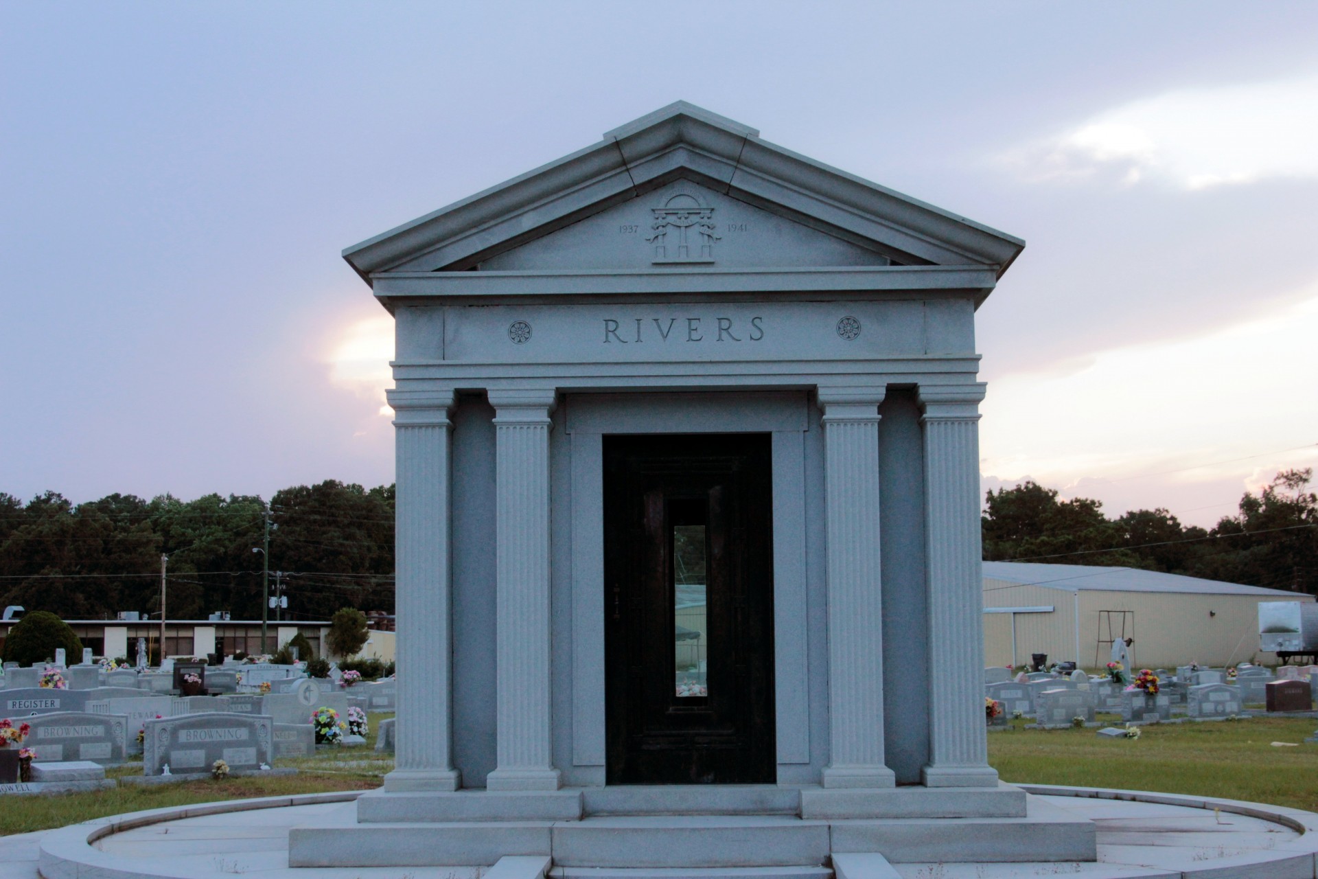 mausoleum grave cemetery free photo