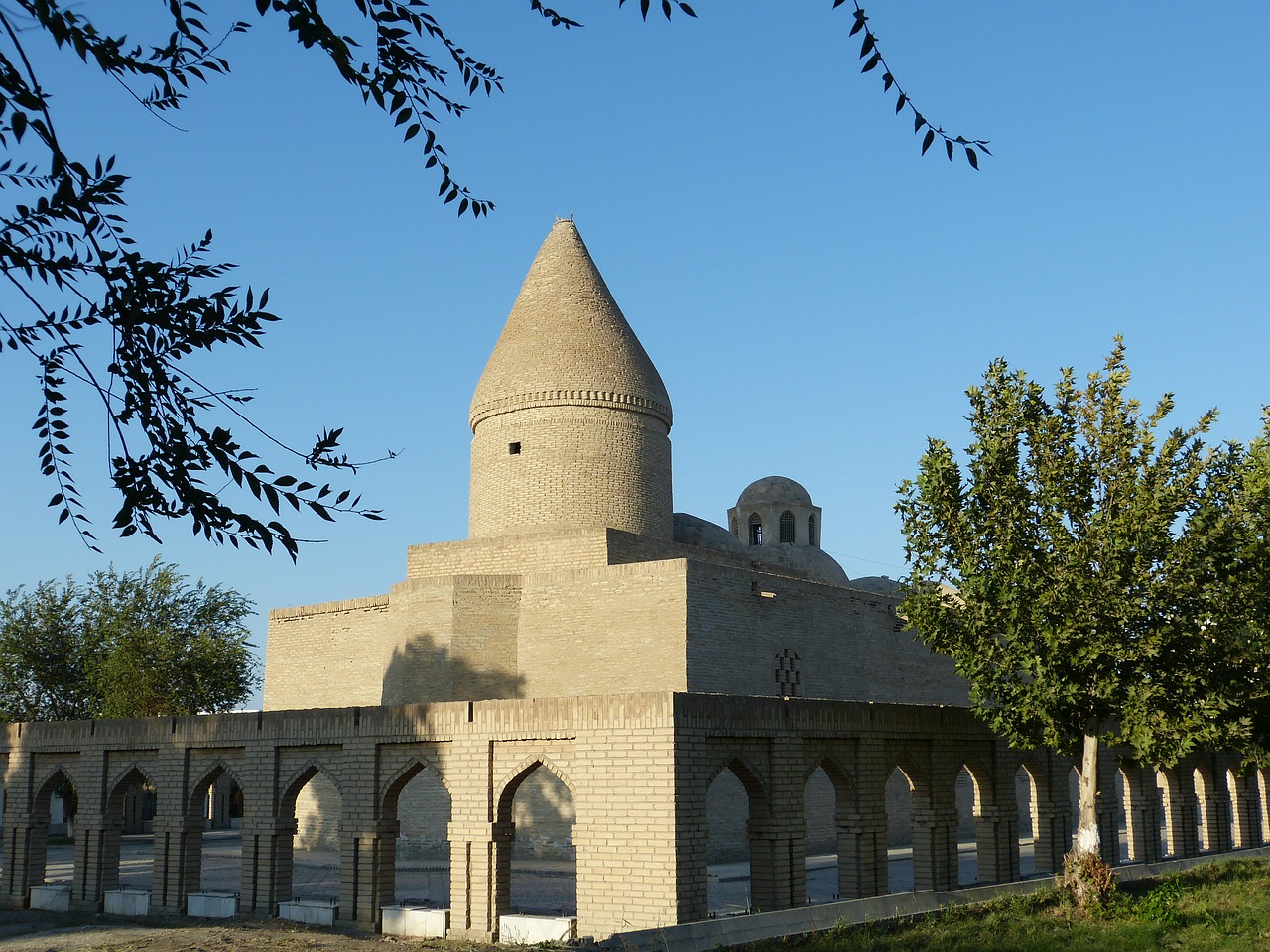 mausoleum chashma lauren hiobsquelle bukhara free photo
