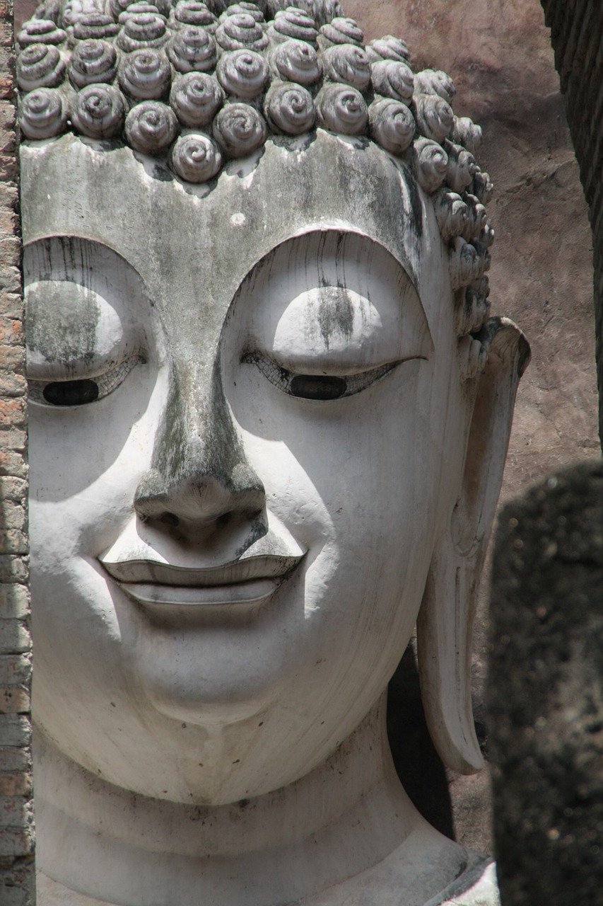 may be the wat si chum sukhothai historical park free photo