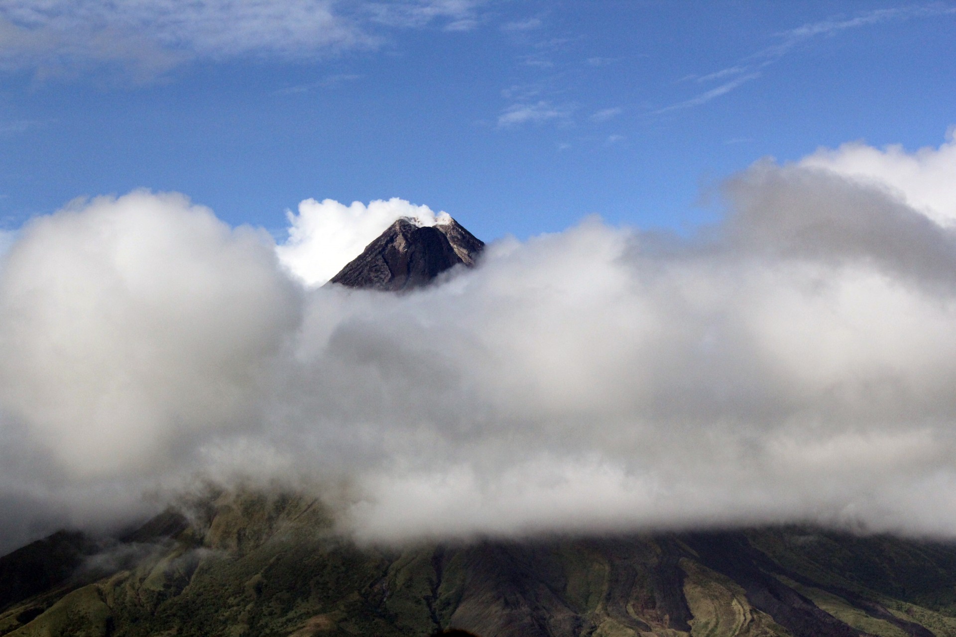 mayon volcano volcano ash free photo