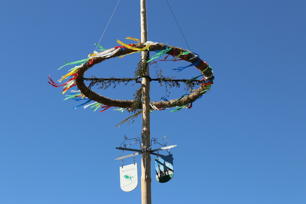 maypole  sky  wreath free photo