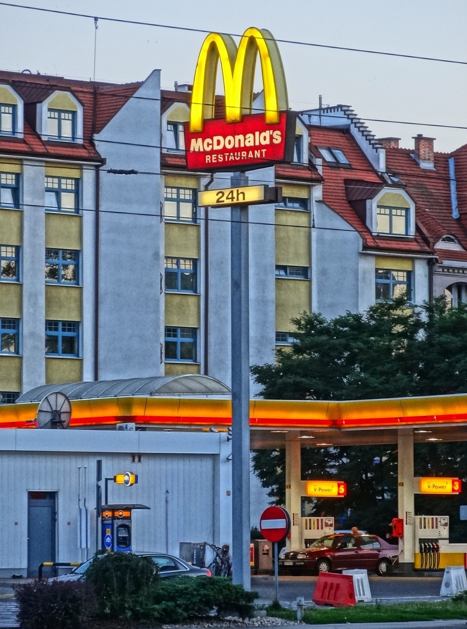 mcdonalds bydgoszcz restaurant free photo