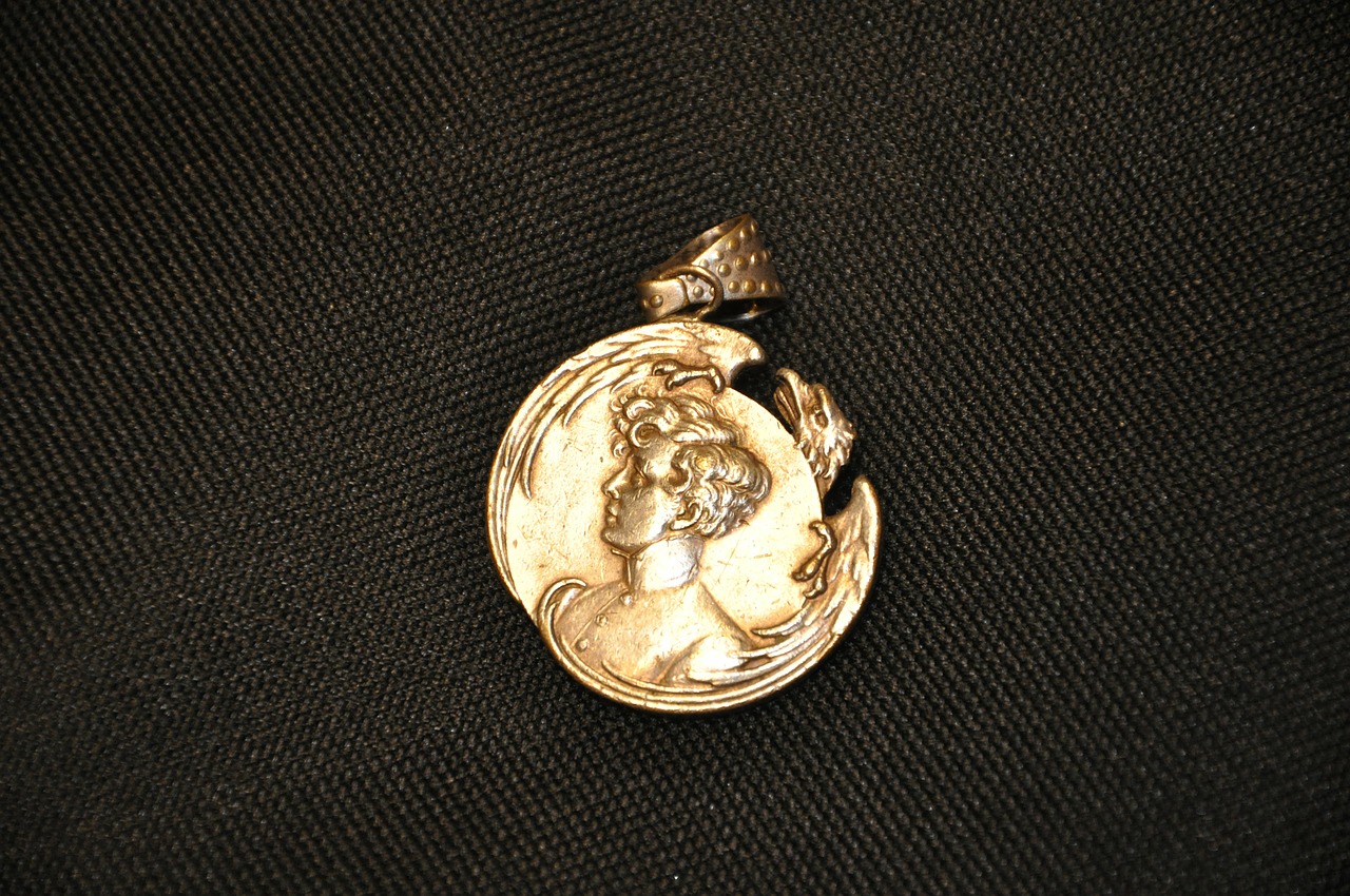 medallion silver aiglon free photo