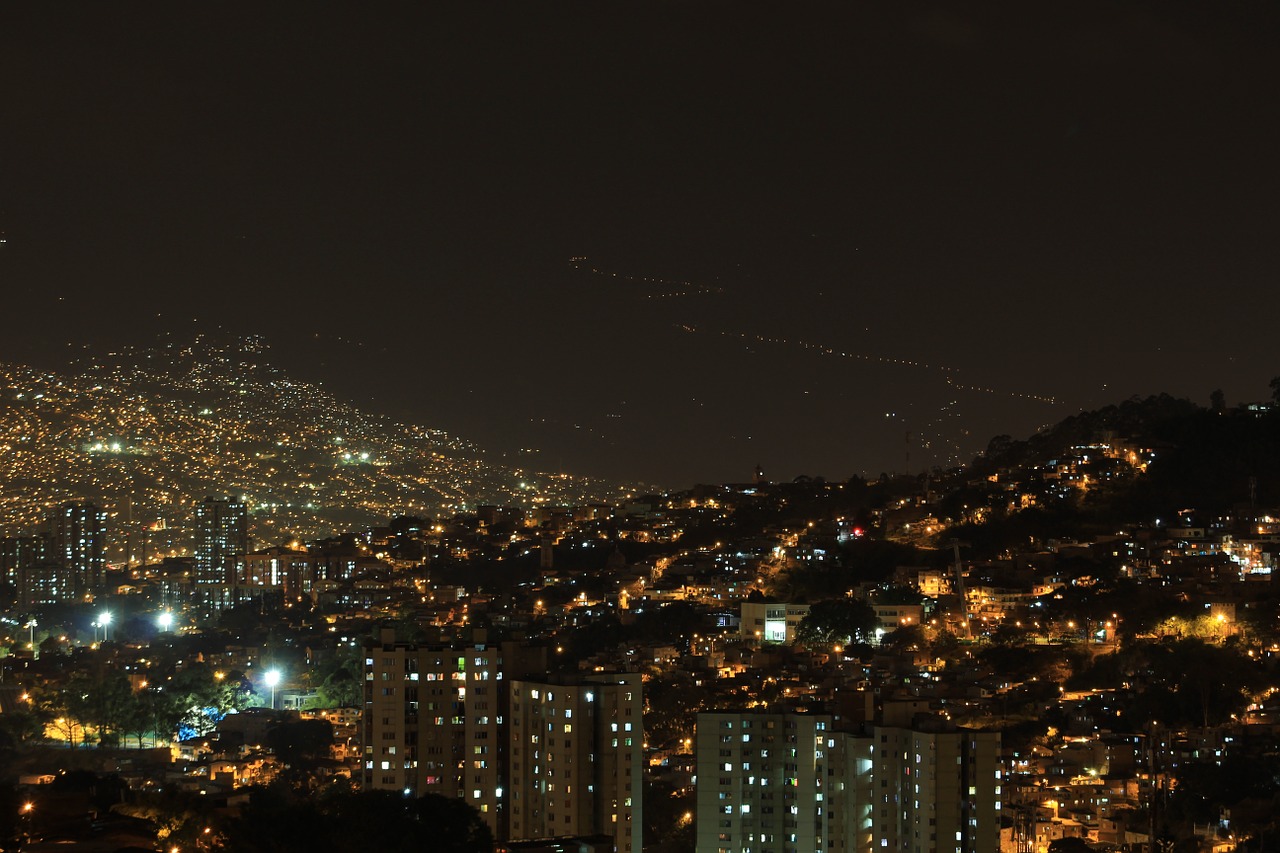 night medellín city free photo