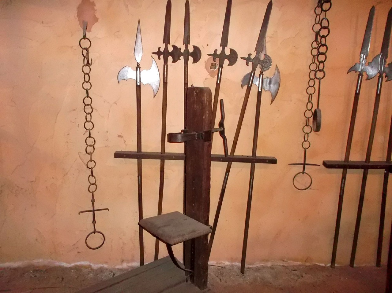 medieval torture chains free photo