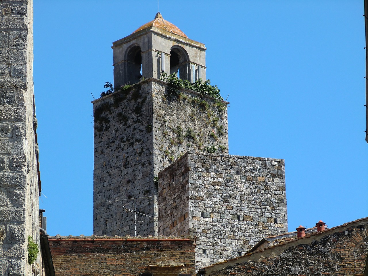 medieval building architecture free photo