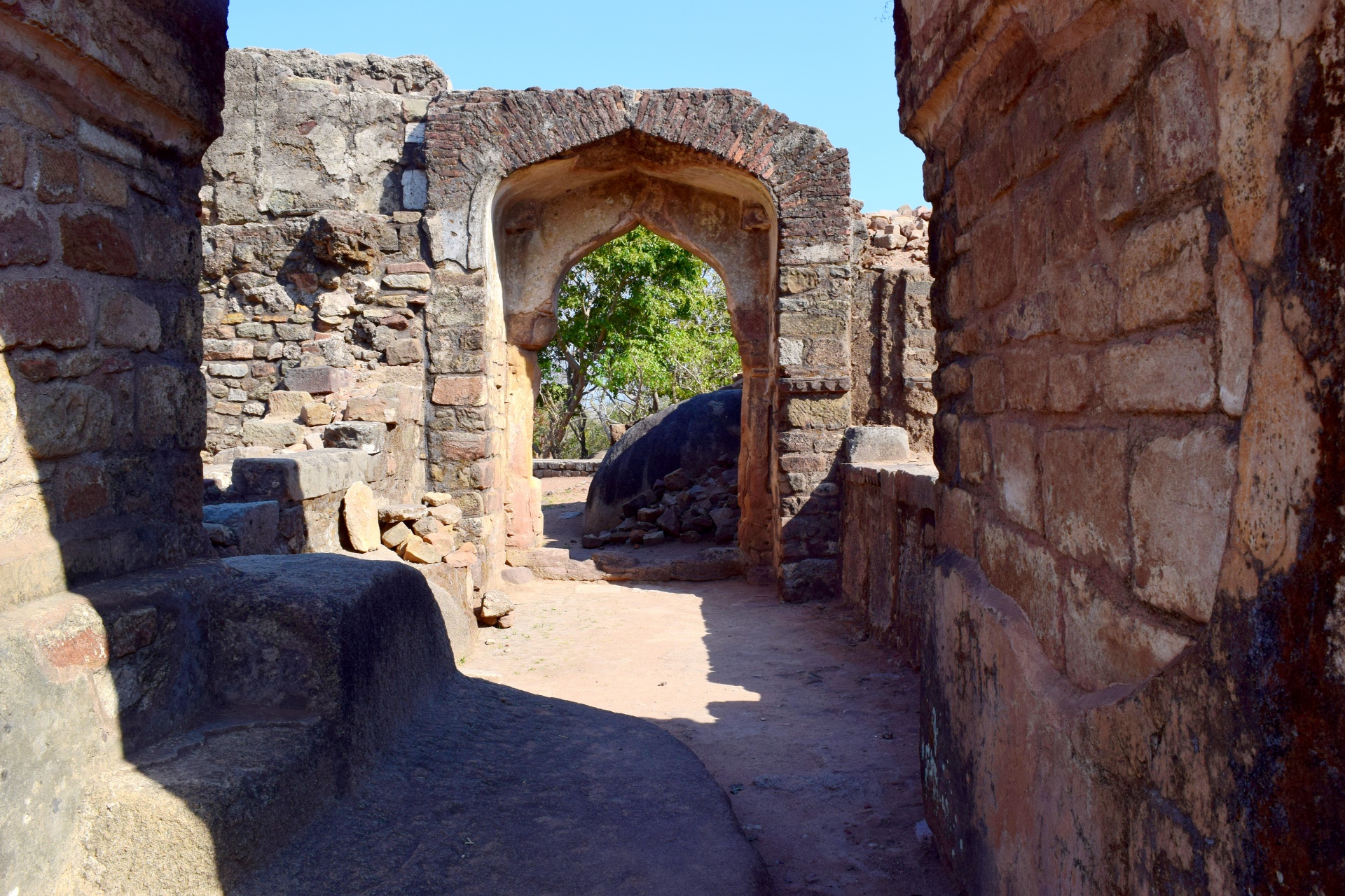 ruins medieval structure free photo