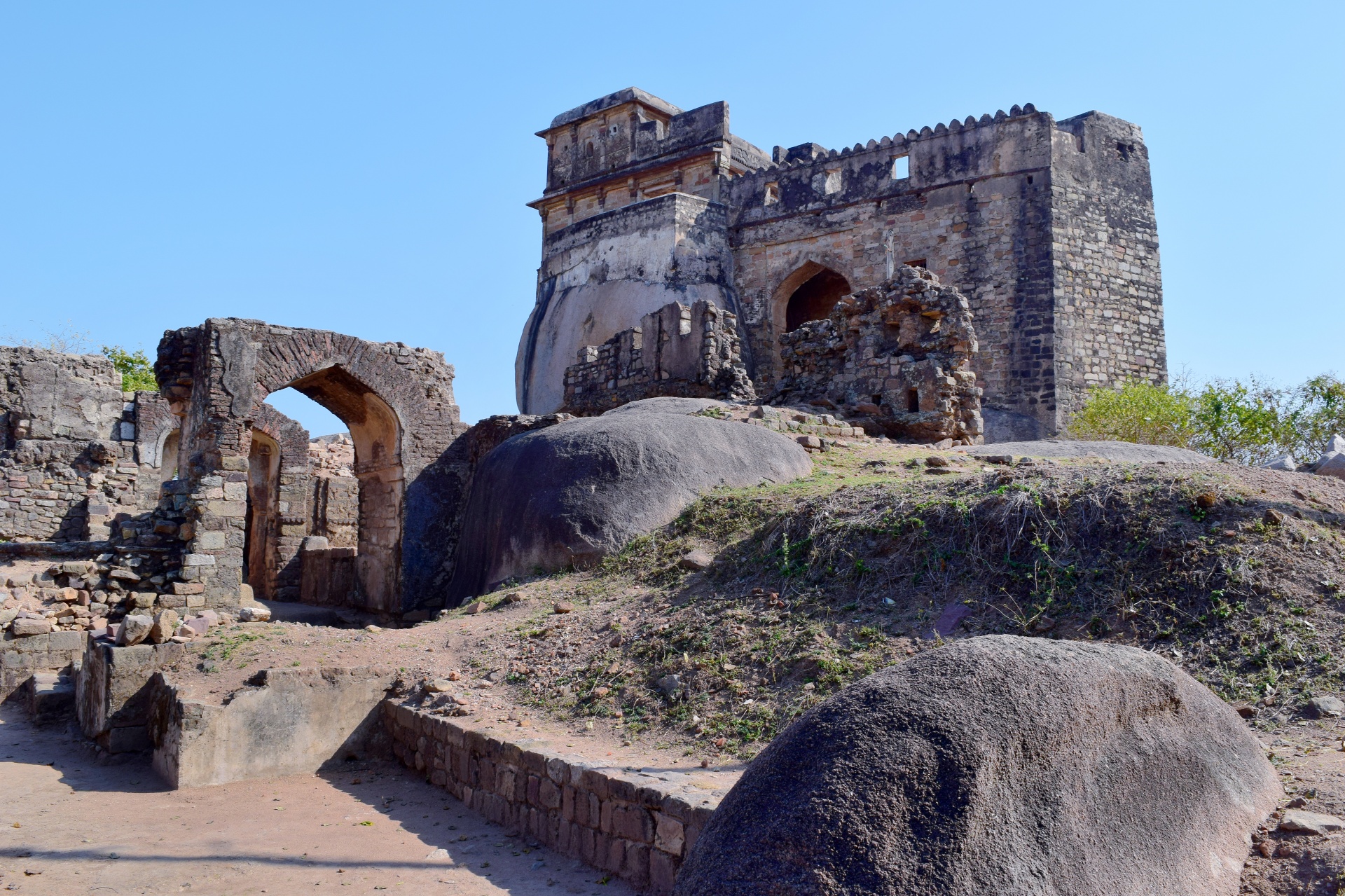 ruins medieval structure free photo