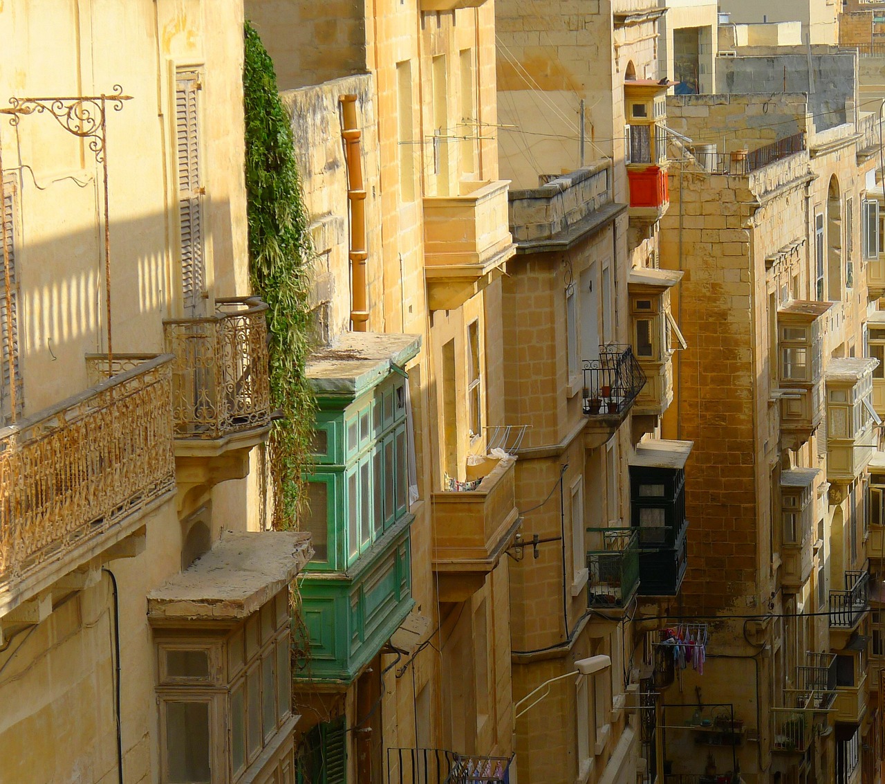 mediterranean valletta alley free photo