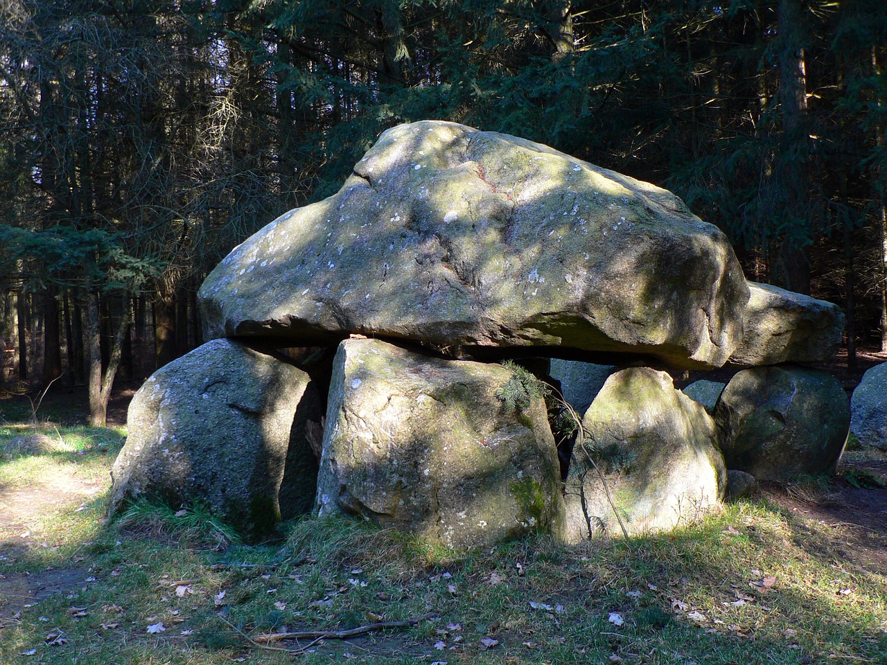 megalithic grave megalithic devil's oven free photo