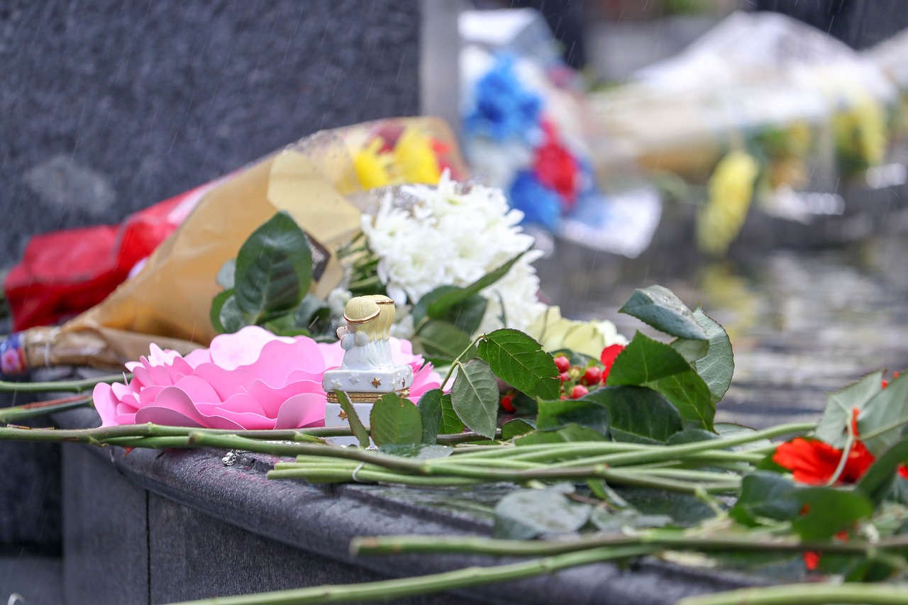 memorial  flowers  love free photo