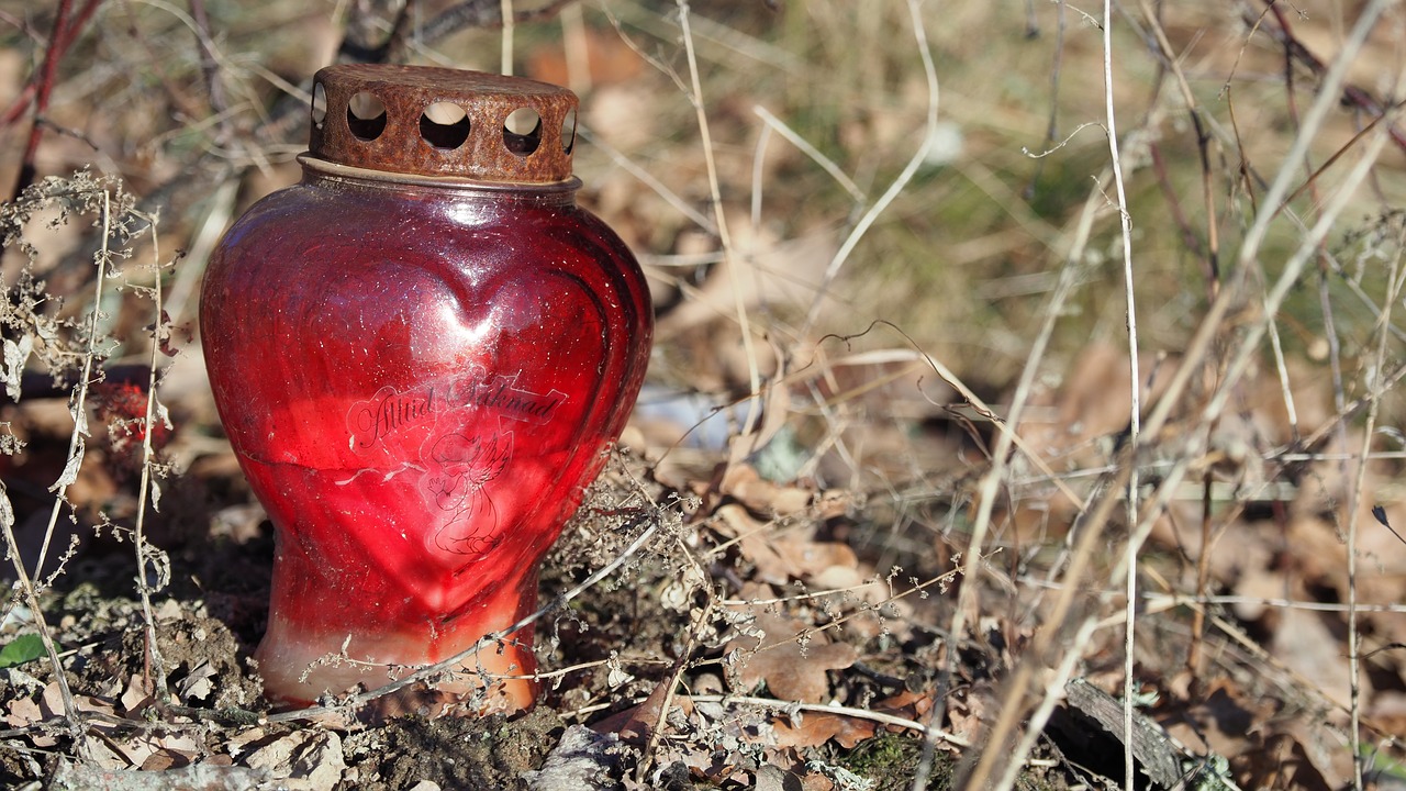 memorial candles tomb heart free photo