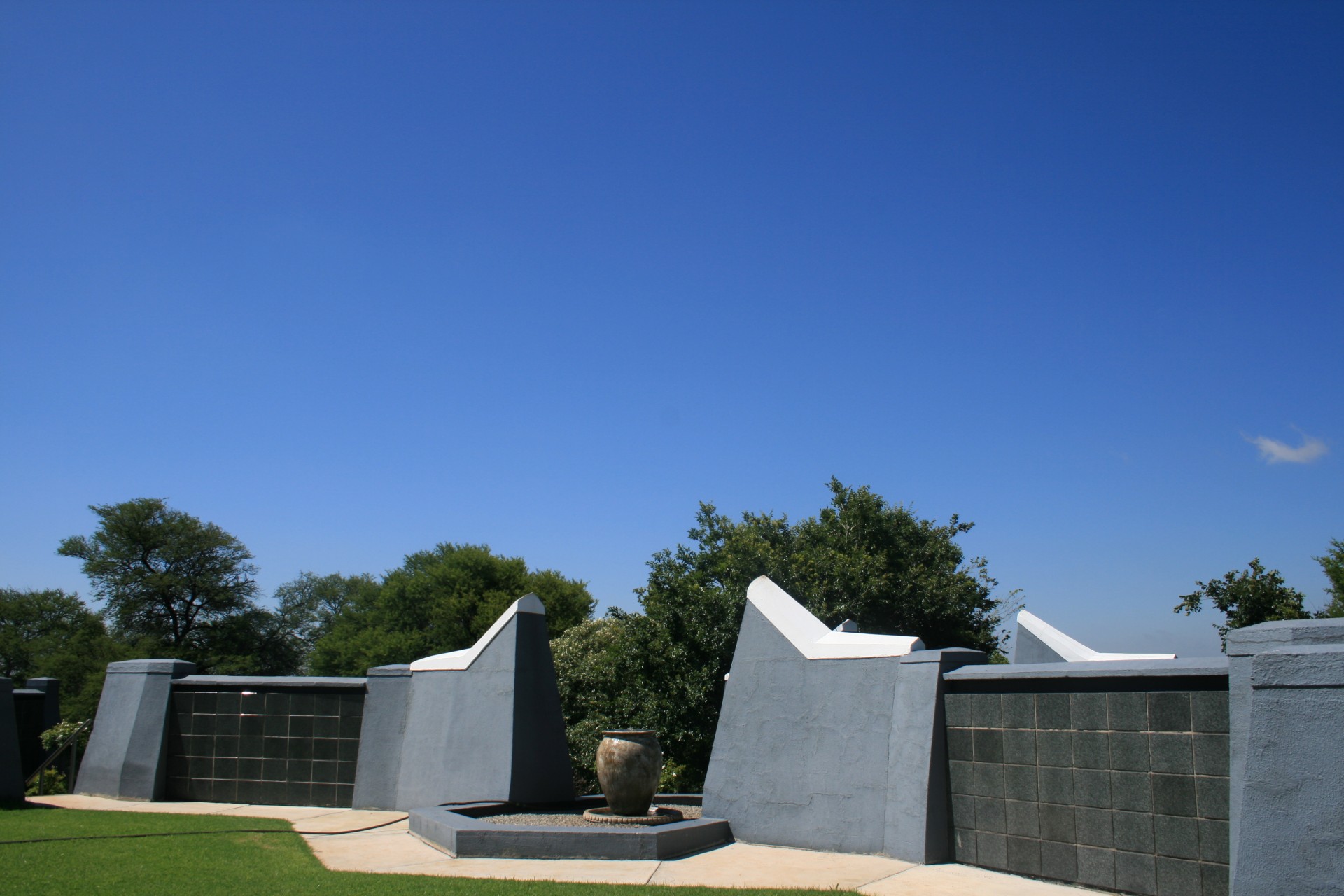 edit-free-photo-of-walls-memorial-remembrance-monument-garden-needpix