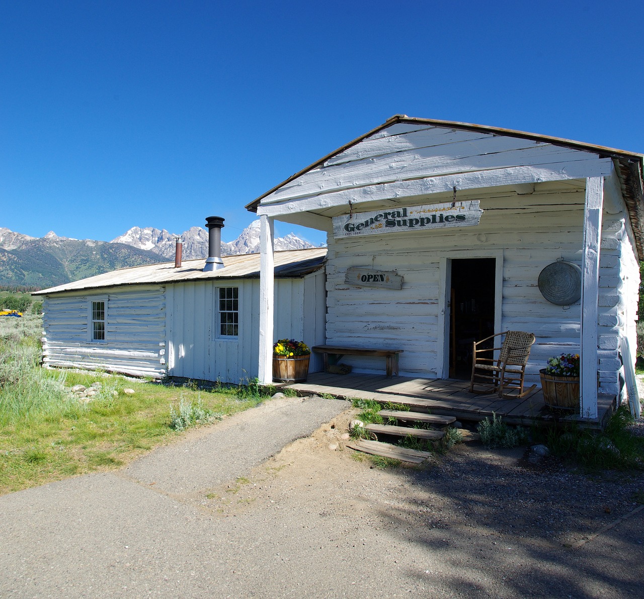 menor's cabin  cabin  house free photo