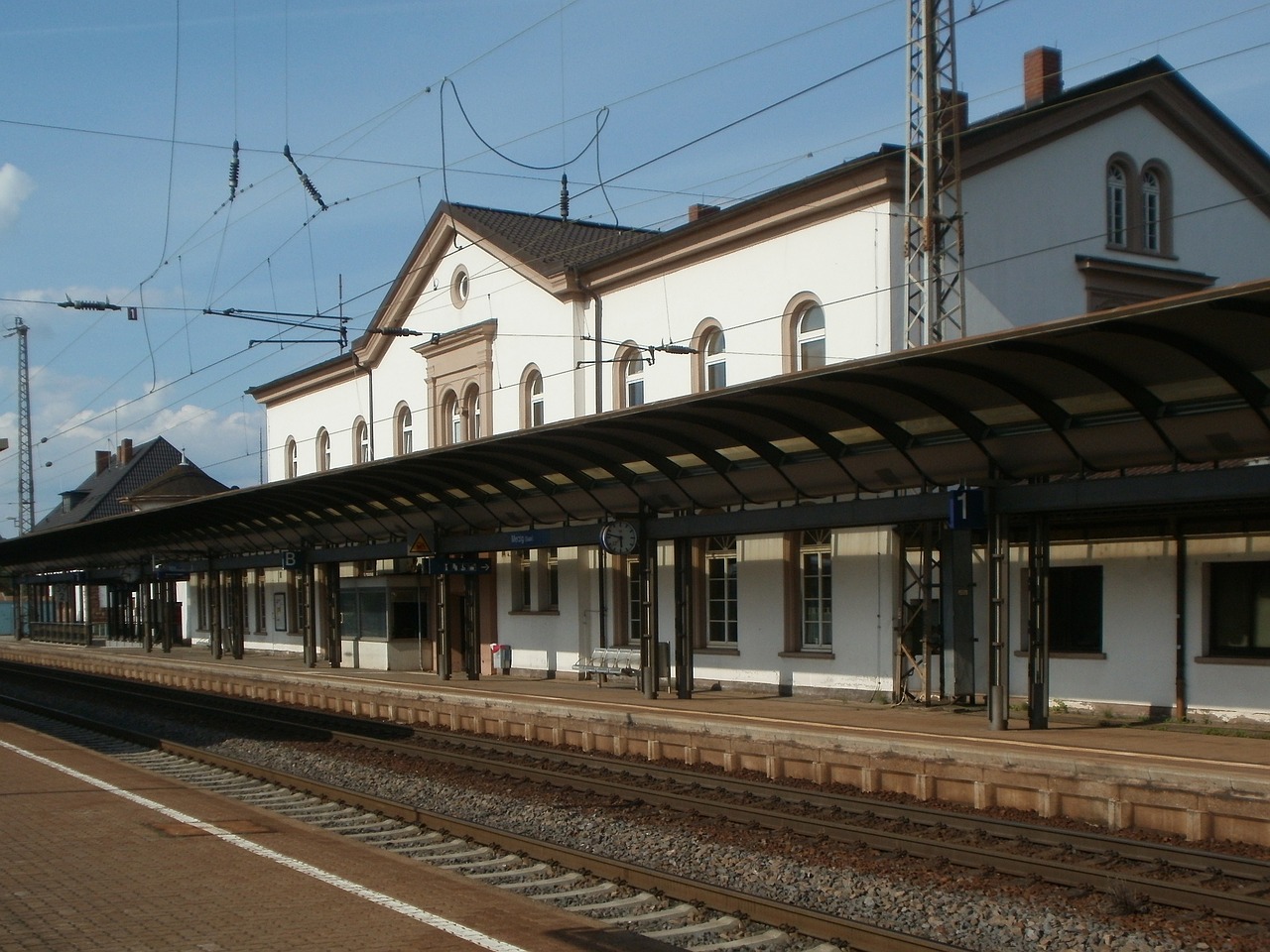 merzig train station platform free photo