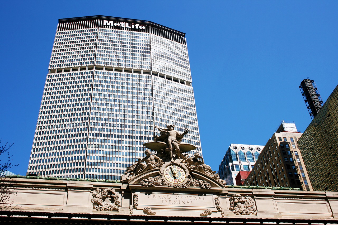 met life building nyc grand central station free photo