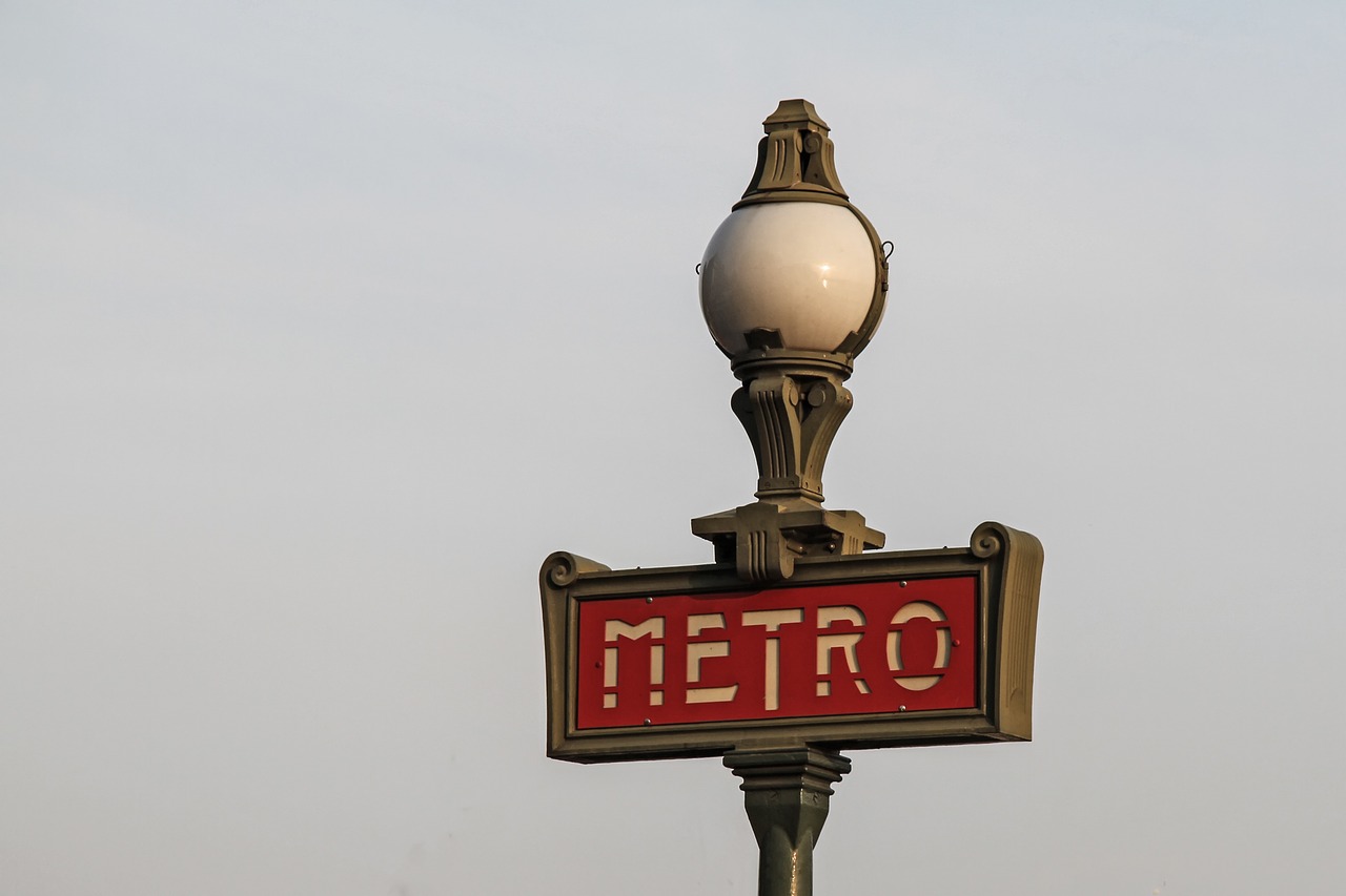 metro shield paris free photo