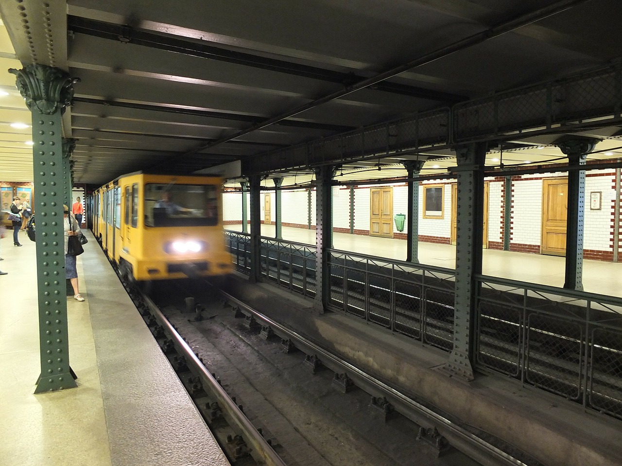 metro metro station budapest free photo
