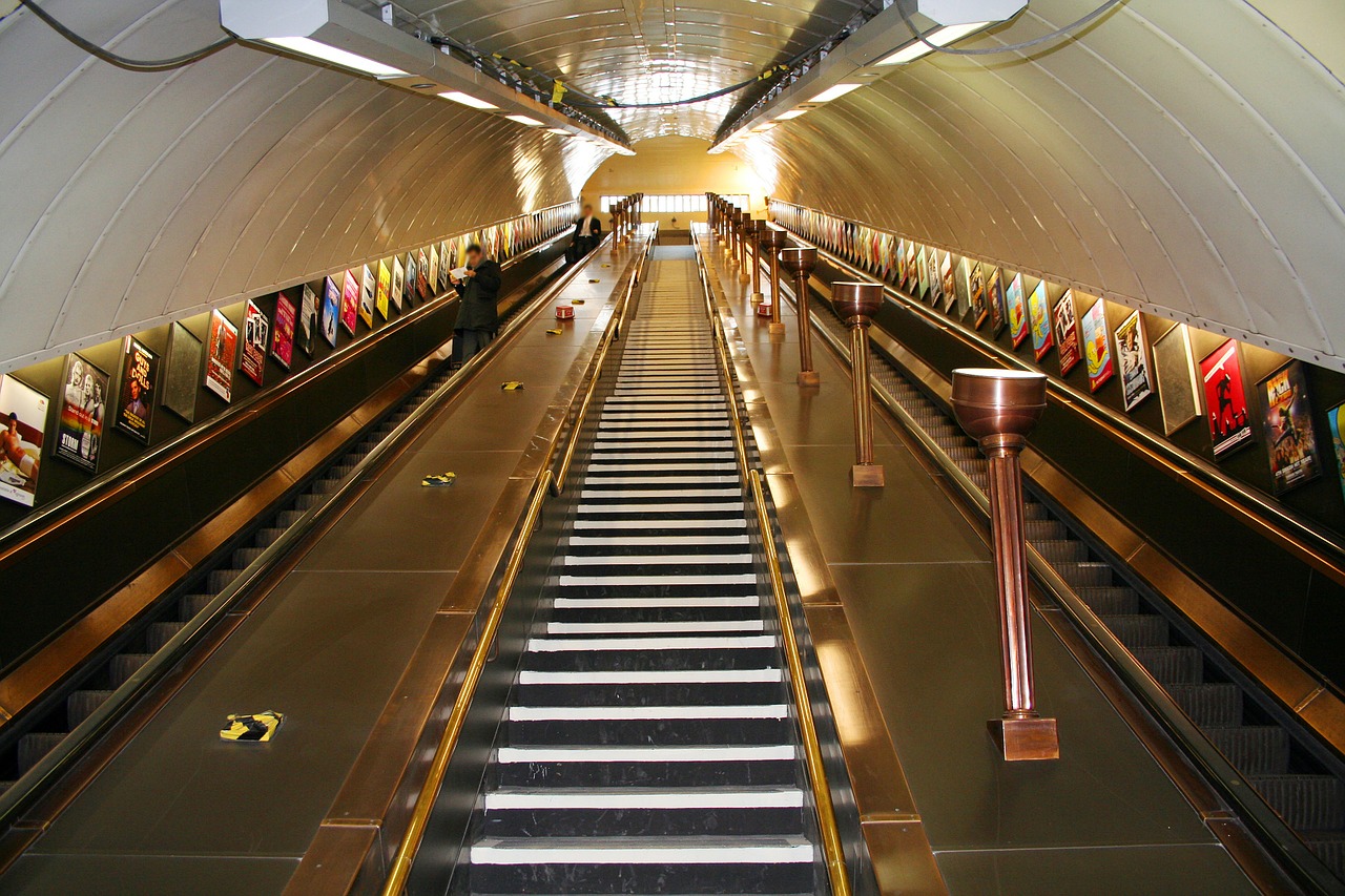 metro london escalator free photo