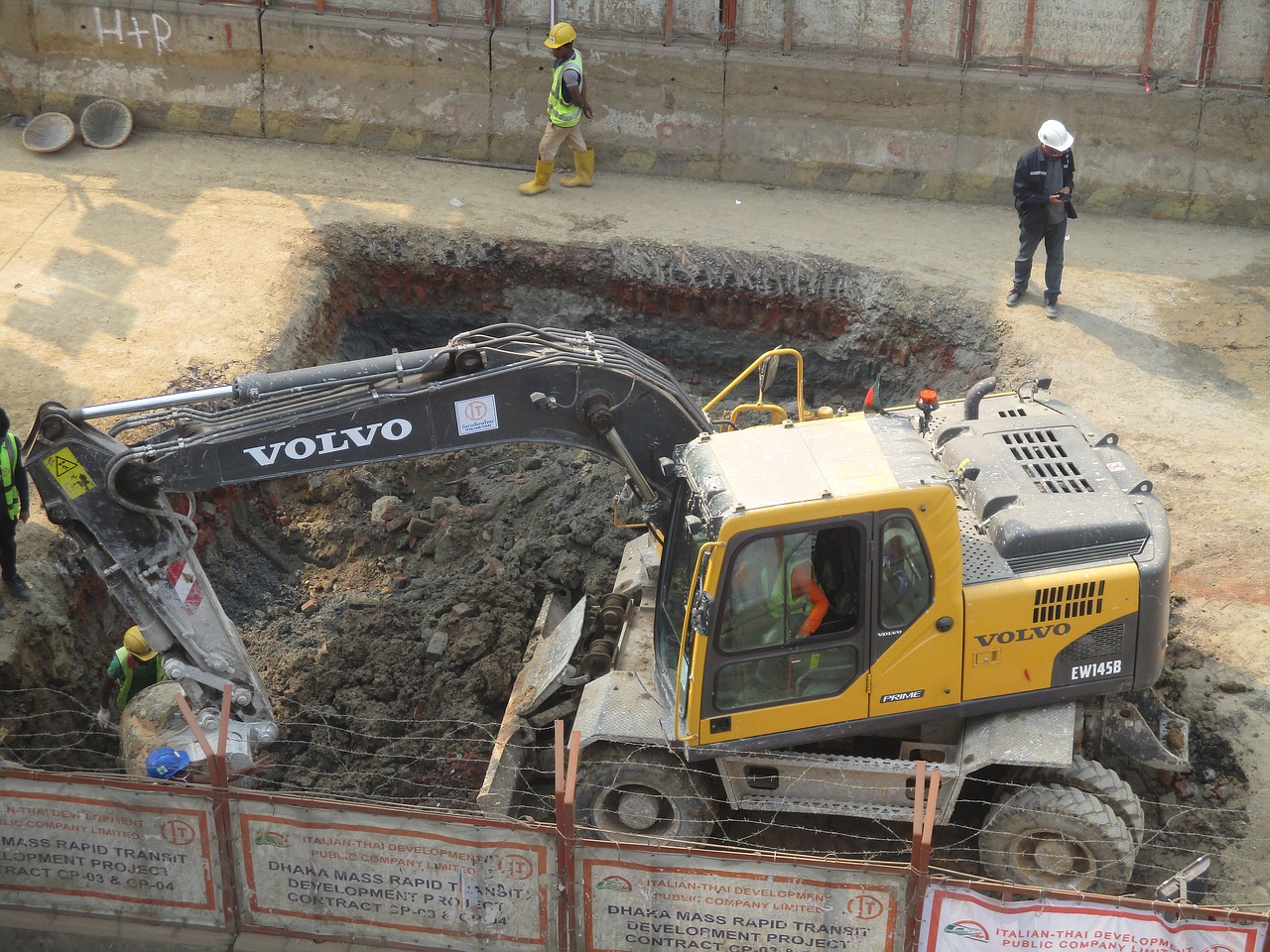 metro rail  construction  elevator free photo