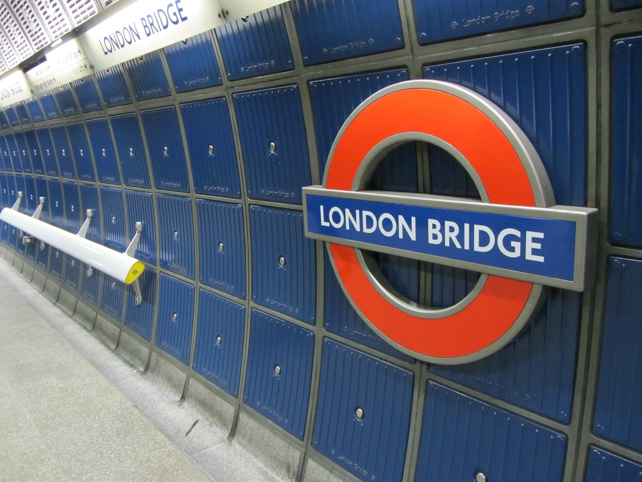 metro station london bridge london free photo