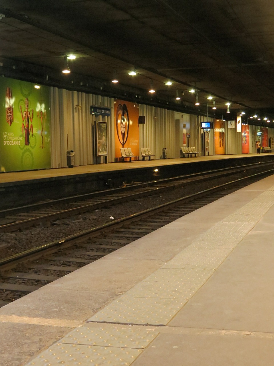 metro station paris track free photo