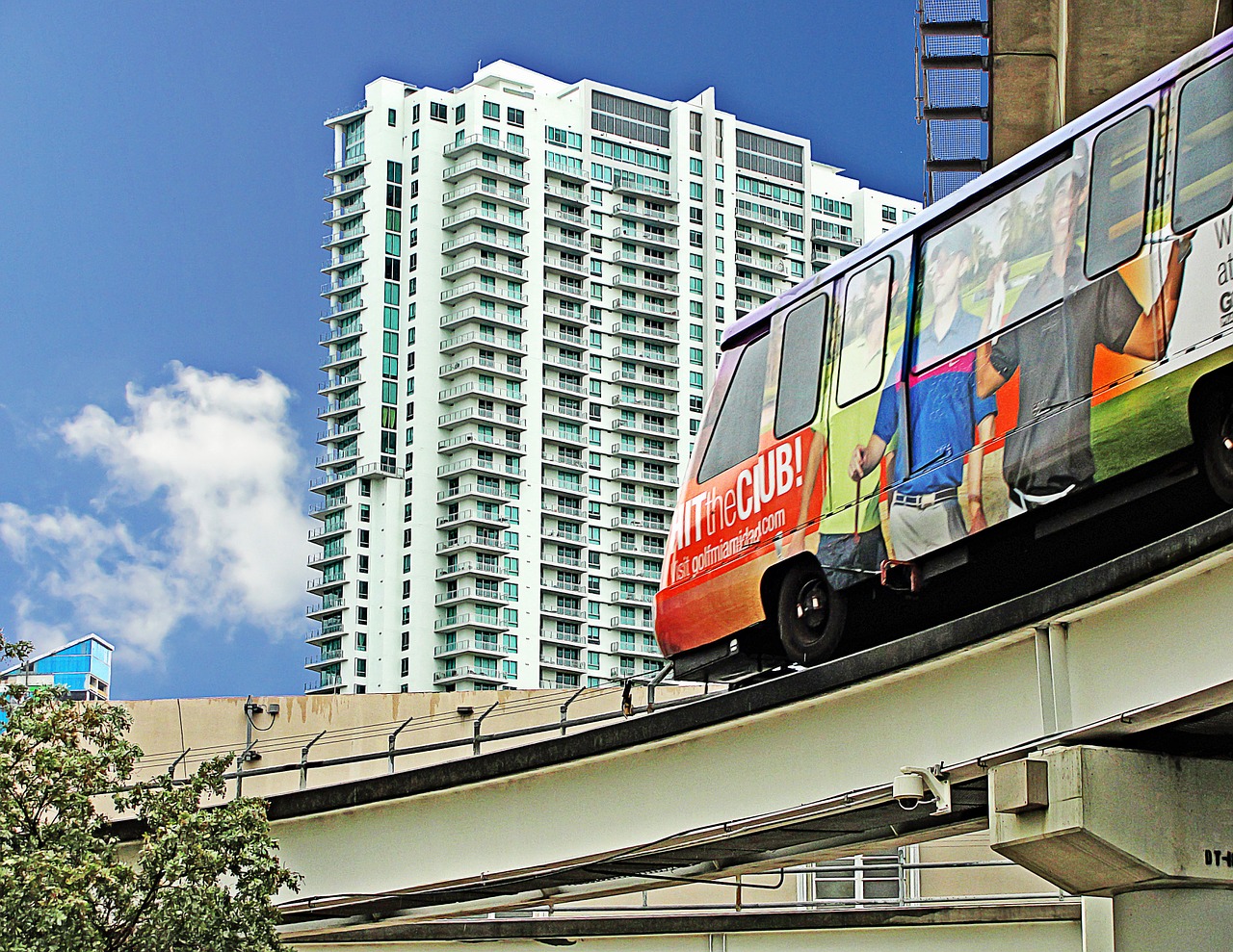 metrorail public transport miami dowtnton free photo