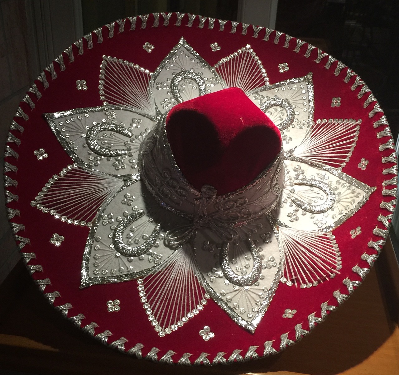 mexican hat red silver free photo