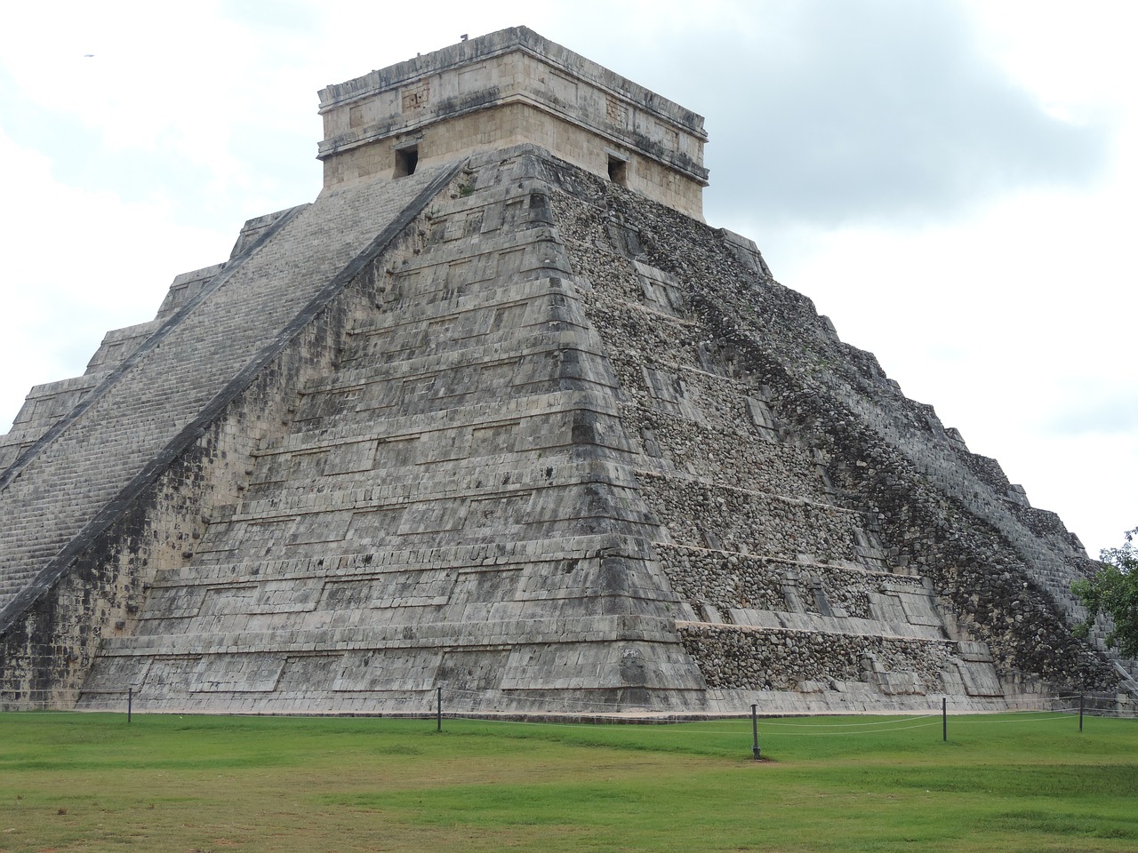 chichen itza pyramid mexico free photo