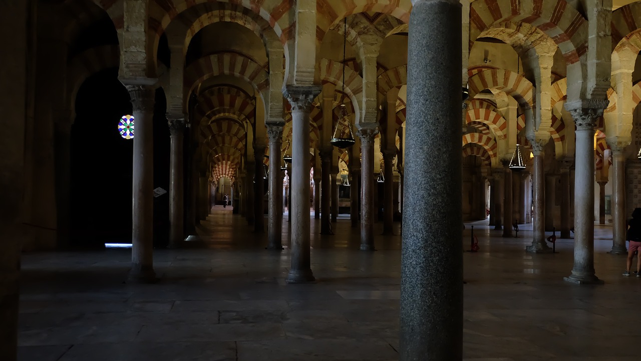 mezquita-catedral of córdoba roman catholic cathedral the main mosque free photo